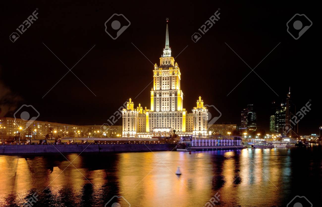 モスクワ ロシアのタラス シェフチェンコ堤防にスターリンの Vysotka の夜景 の写真素材 画像素材 Image モスクワ ロシアのタラス シェフチェンコ堤防にスターリンの Vysotka の夜景 の写真素材 画像素材 Image