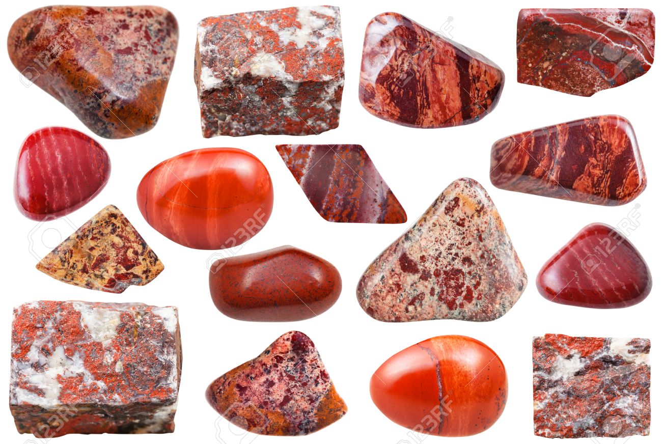 Un Conjunto De Piedras Minerales Naturales - Especímenes De Jaspe Rojo  Cayeron Piedras Preciosas Y Rocas Aisladas Sobre Fondo Blanco Fotos,  Retratos, Imágenes Y Fotografía De Archivo Libres De Derecho. Image  52343741.