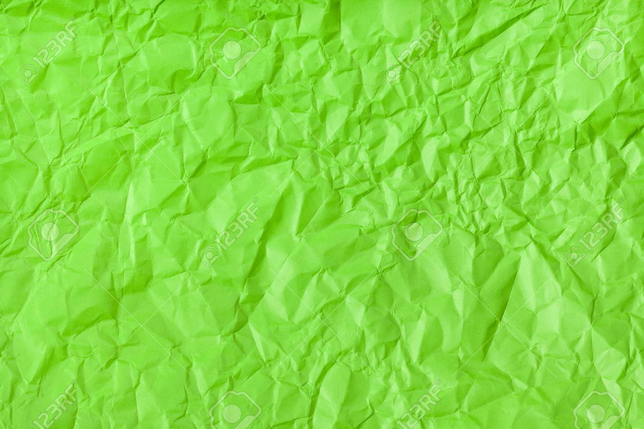 くしゃくしゃに緑色の紙から背景 の写真素材 画像素材 Image