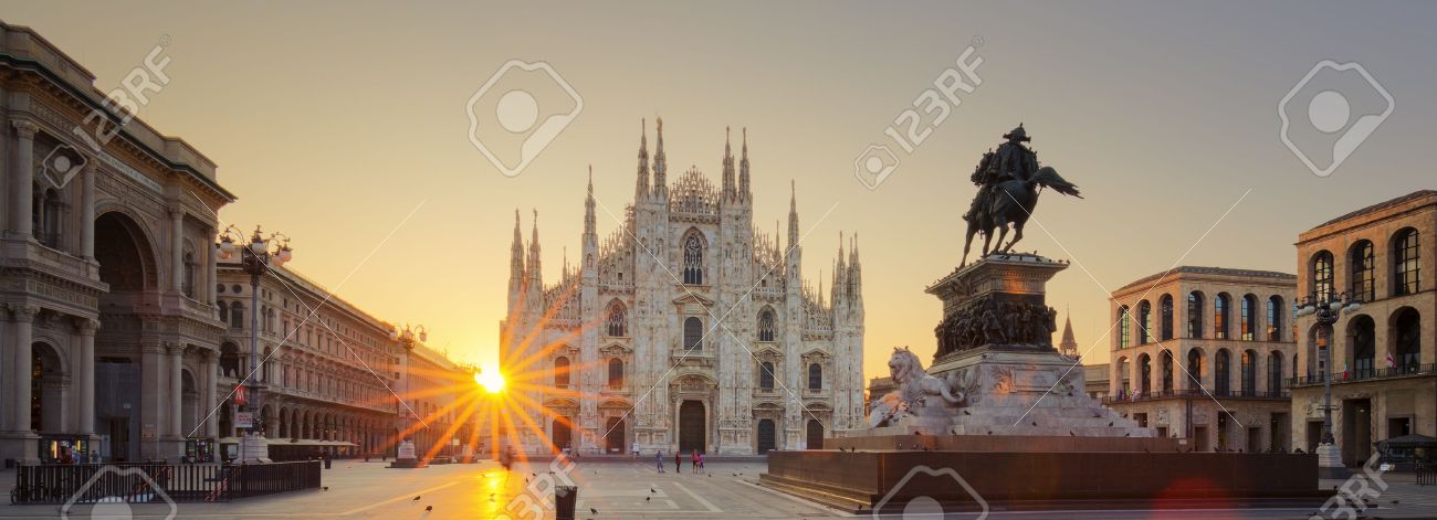 日の出 ミラノ ヨーロッパでドゥオーモ の写真素材 画像素材 Image