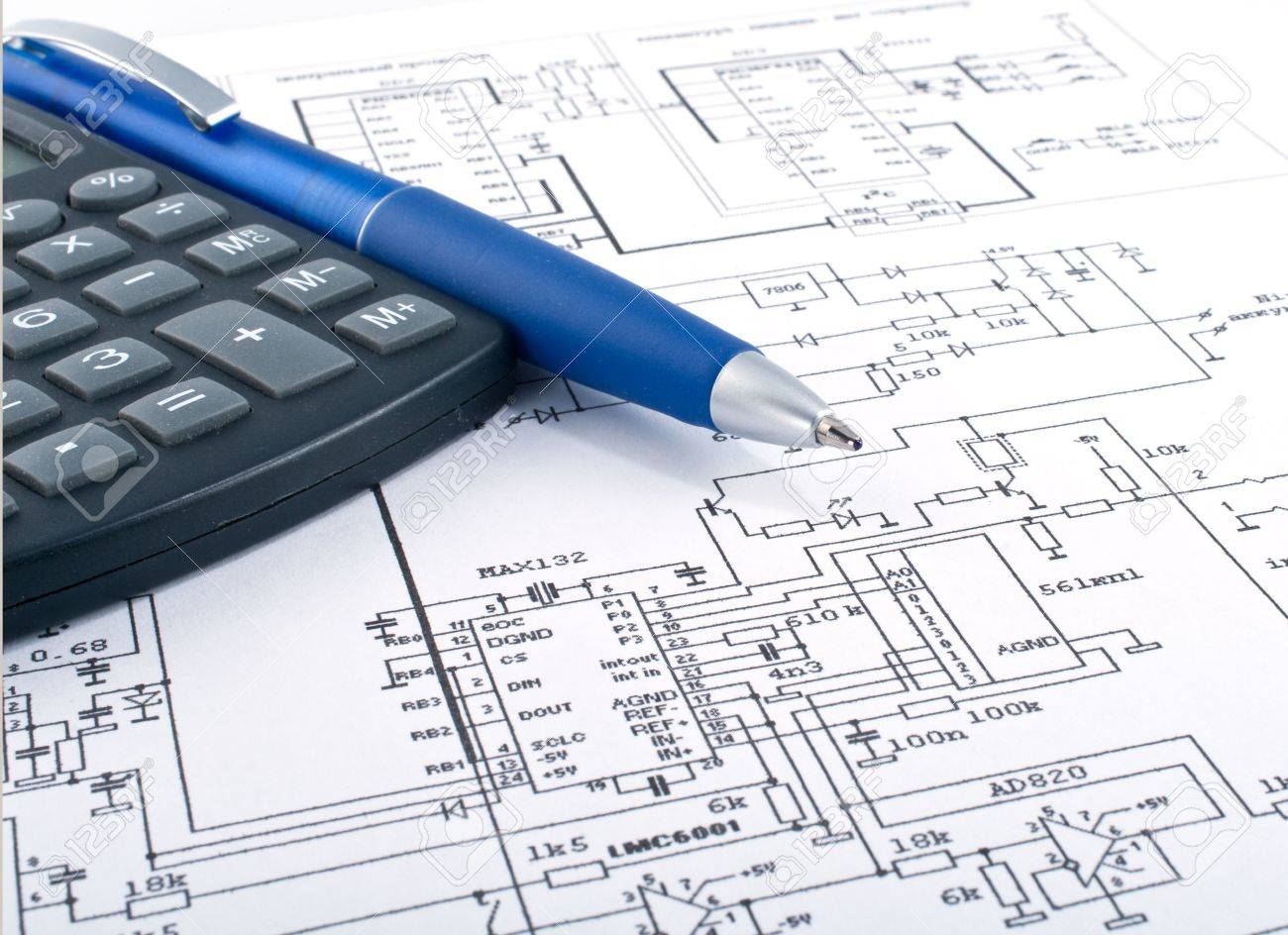 電卓とペンを電気回路図に の写真素材 画像素材 Image