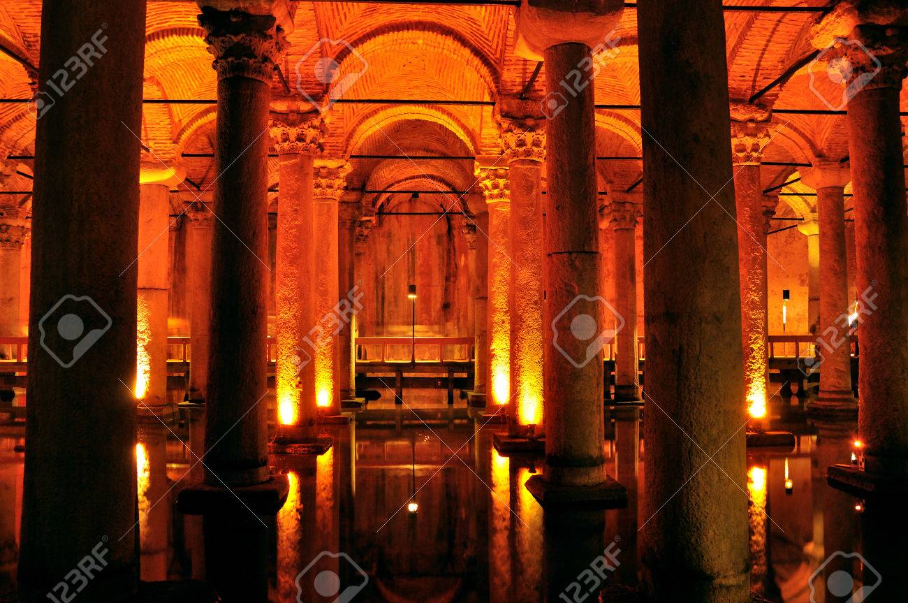 6 世紀 イスタンブール トルコの皇帝 Justinianus バシリカ シスタン地下水貯留層ビルドの内側 の写真素材 画像素材 Image