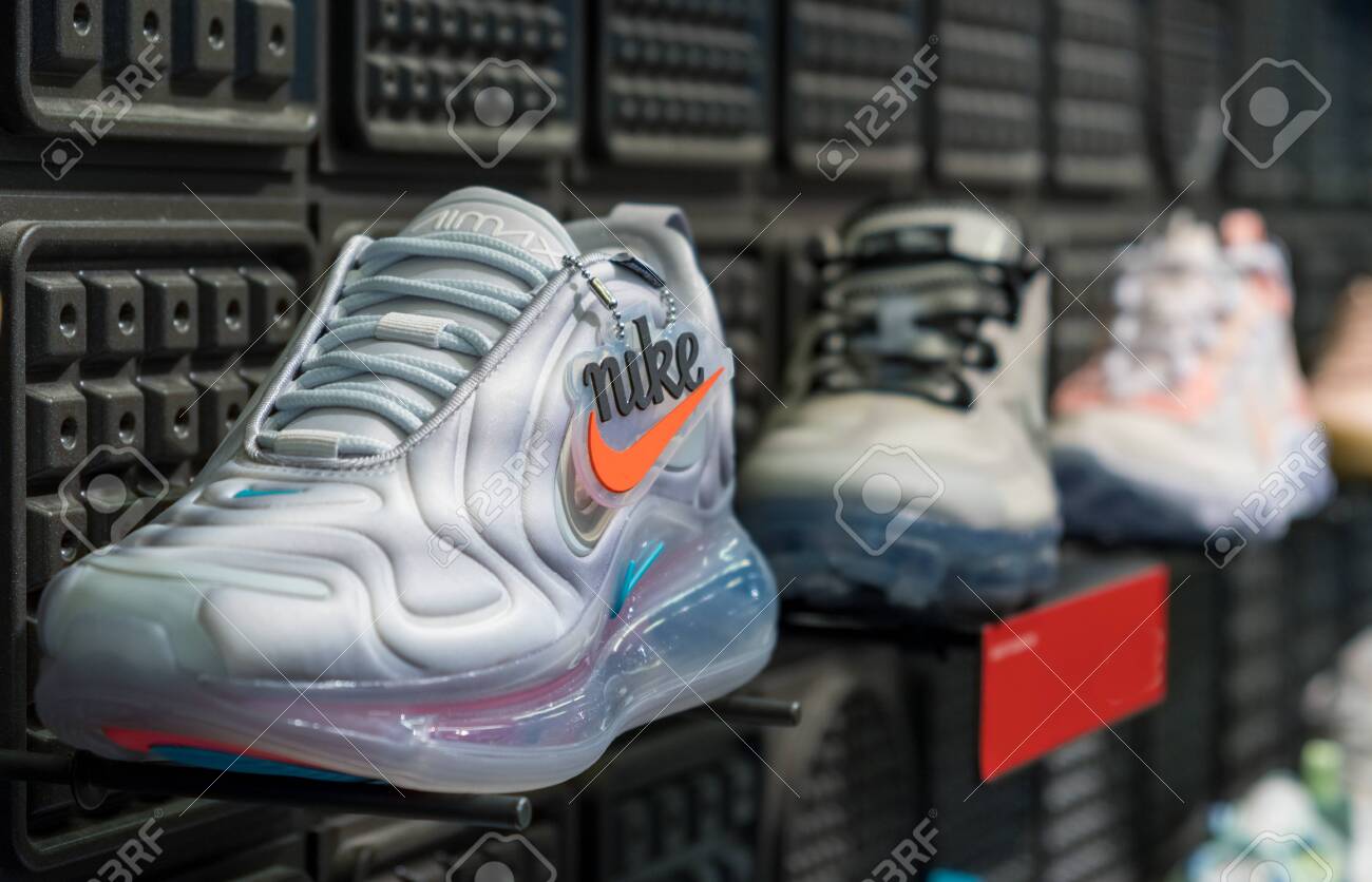 Incorrecto Restringir Volar cometa MINNEAPOLIS, MINNESOTA, - AUGUST, 8, 2019: A Display Of Nike.. Stock Photo, Picture And Royalty Free Image. Image 138949097. Incorrecto Restringir Volar cometa MINNEAPOLIS, MINNESOTA, - AUGUST, 8, 2019: A Display Of Nike.. Stock Photo, Picture And Royalty Free Image. Image 138949097.