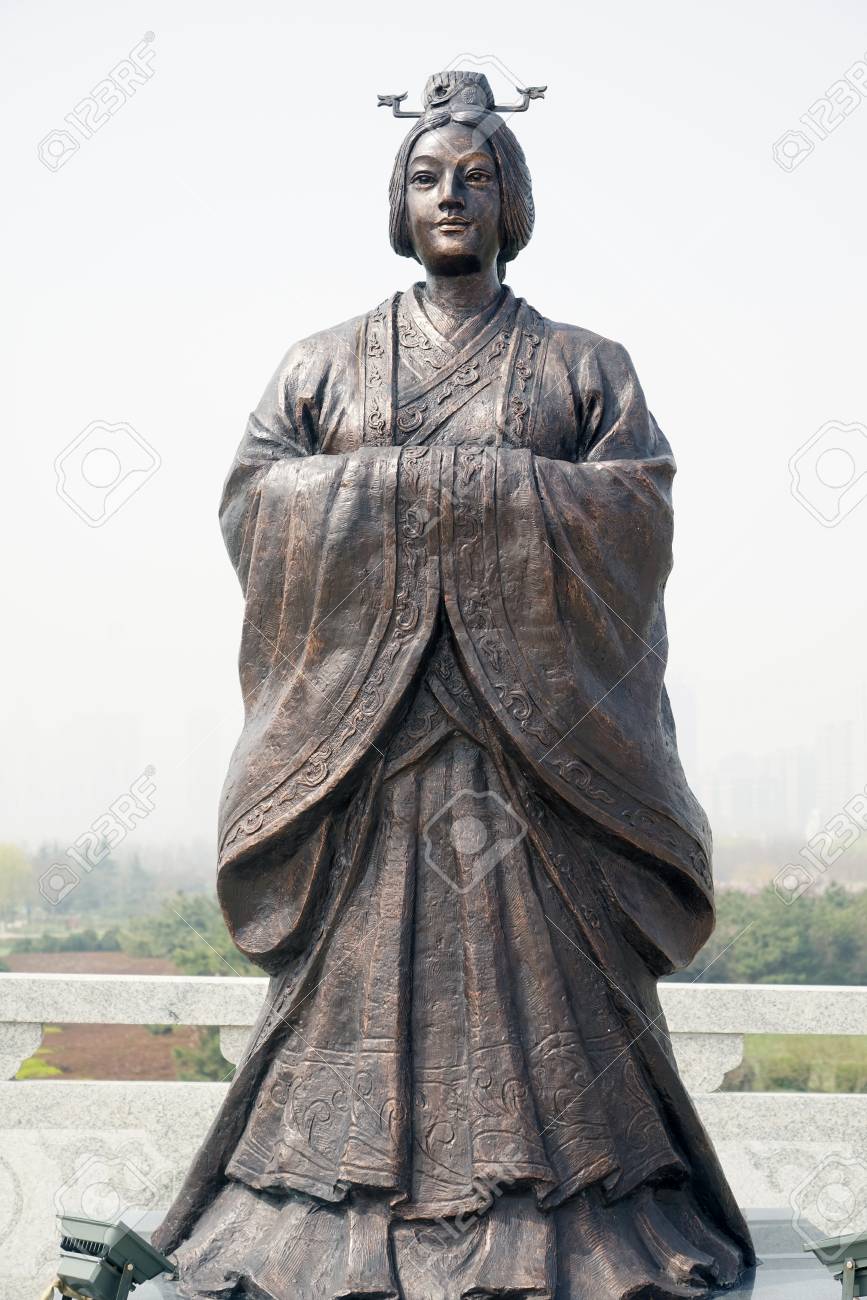 ドワガー・スアン女王の像の写真素材・画像素材 Image 101569382