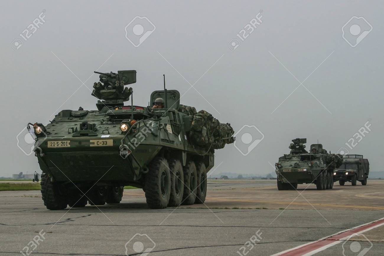 アメリカのストライカー旅団はオサン空軍基地軍事空港に上陸した の写真素材 画像素材 Image