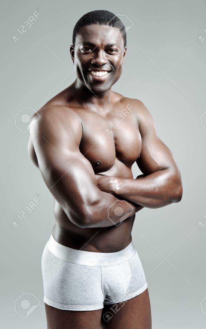 Poses De Modelo Confía En Su Ropa En Studio Fotos, Retratos, Imágenes Y Fotografía De Archivo Libres De Derecho. Image 10570446.