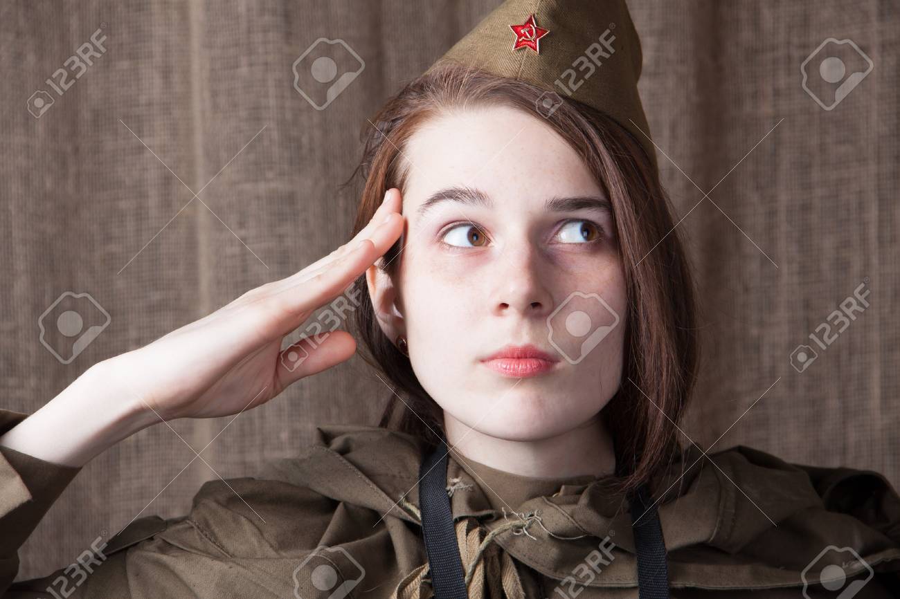 ロシア軍の制服を着た若い女性 第二次世界大戦の女性兵士 の写真素材 画像素材 Image