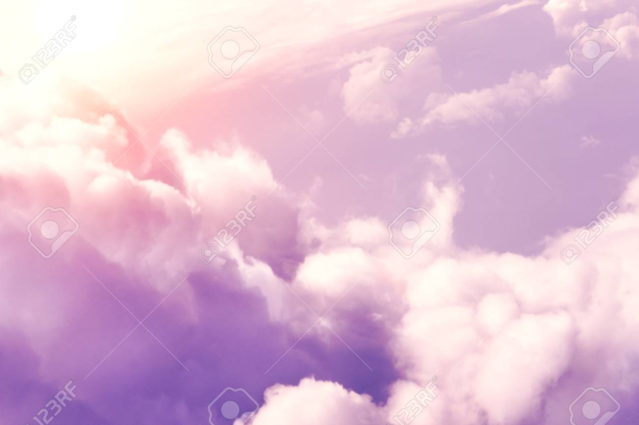 ふわふわピンクの雲 背景 の写真素材 画像素材 Image