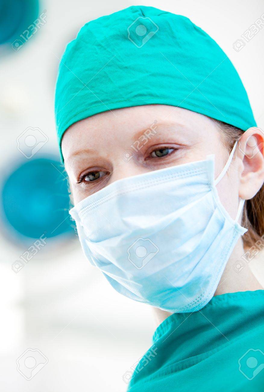 Assertive female surgeon before an intervention - 10094877 Assertive female surgeon before an intervention - 10094877