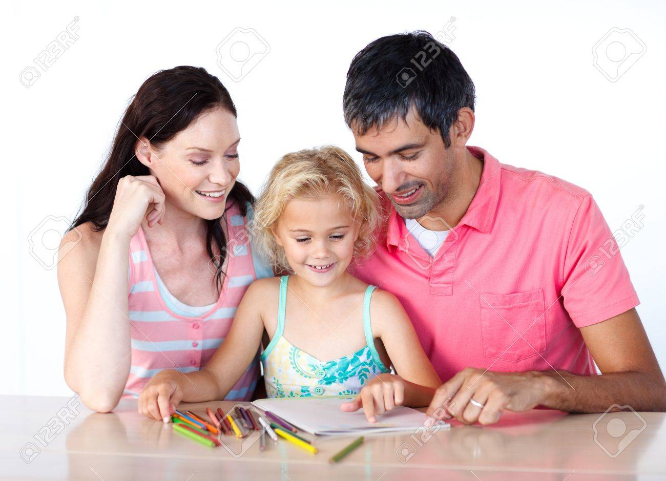 図面を一緒に素敵な家族 の写真素材 画像素材 Image