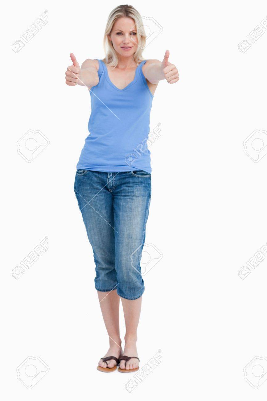 白い背景に対して彼女のブロンドの女性直立親指します の写真素材 画像素材 Image 白い背景に対して彼女のブロンドの女性直立親指します の写真素材 画像素材 Image