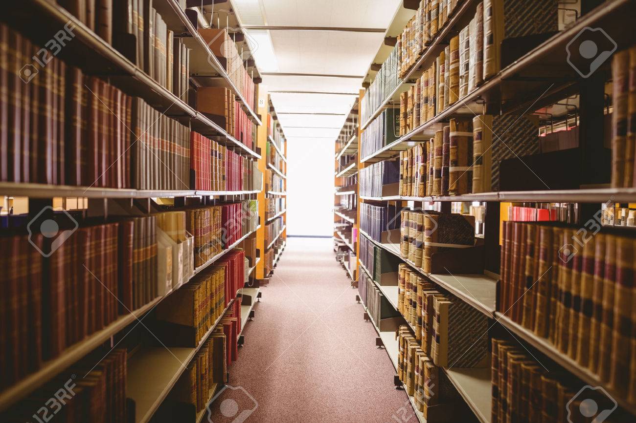 図書館の本棚のクローズ アップ の写真素材 画像素材 Image