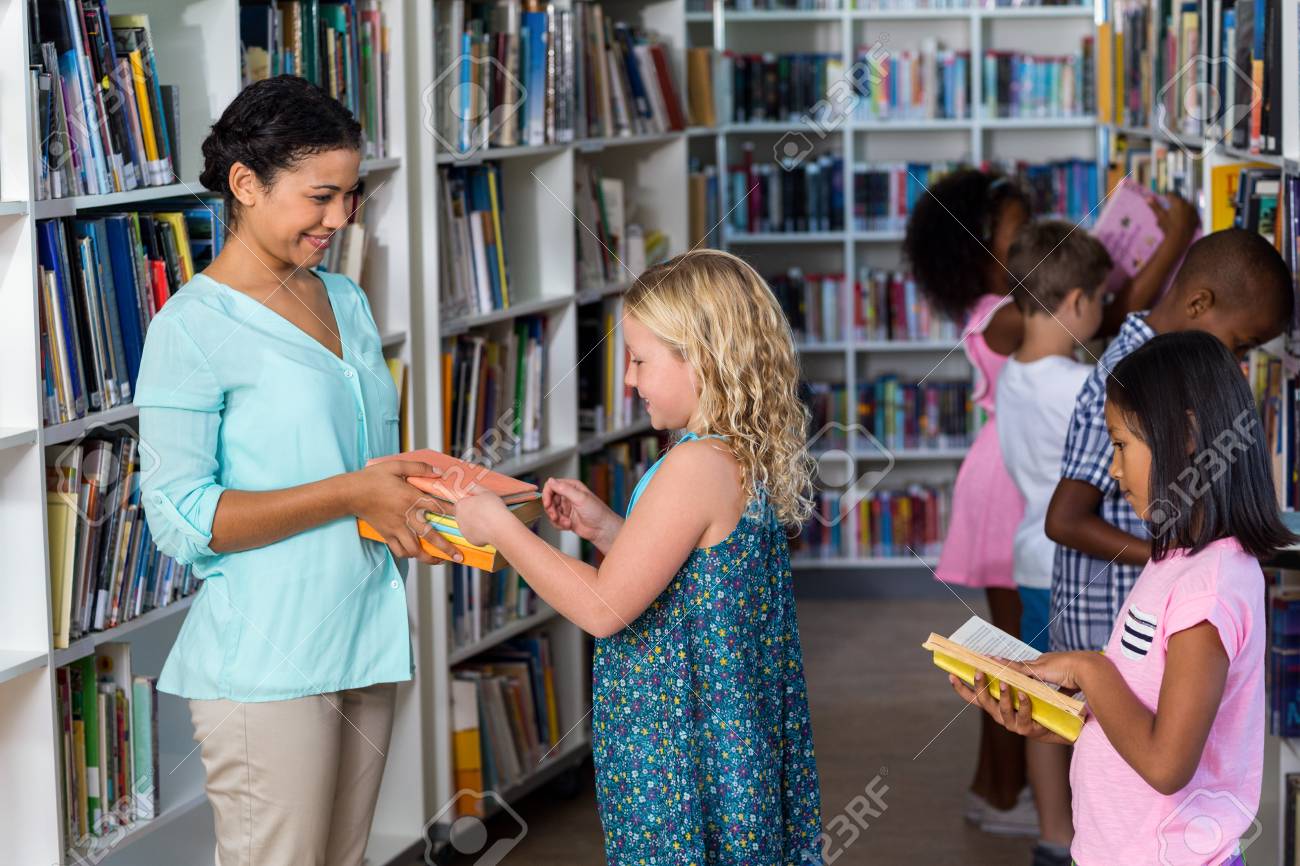 Pupils book 5 класс give me five. 4 give the book to. книга подруги. девушка дает книгу. 4 give the book to.