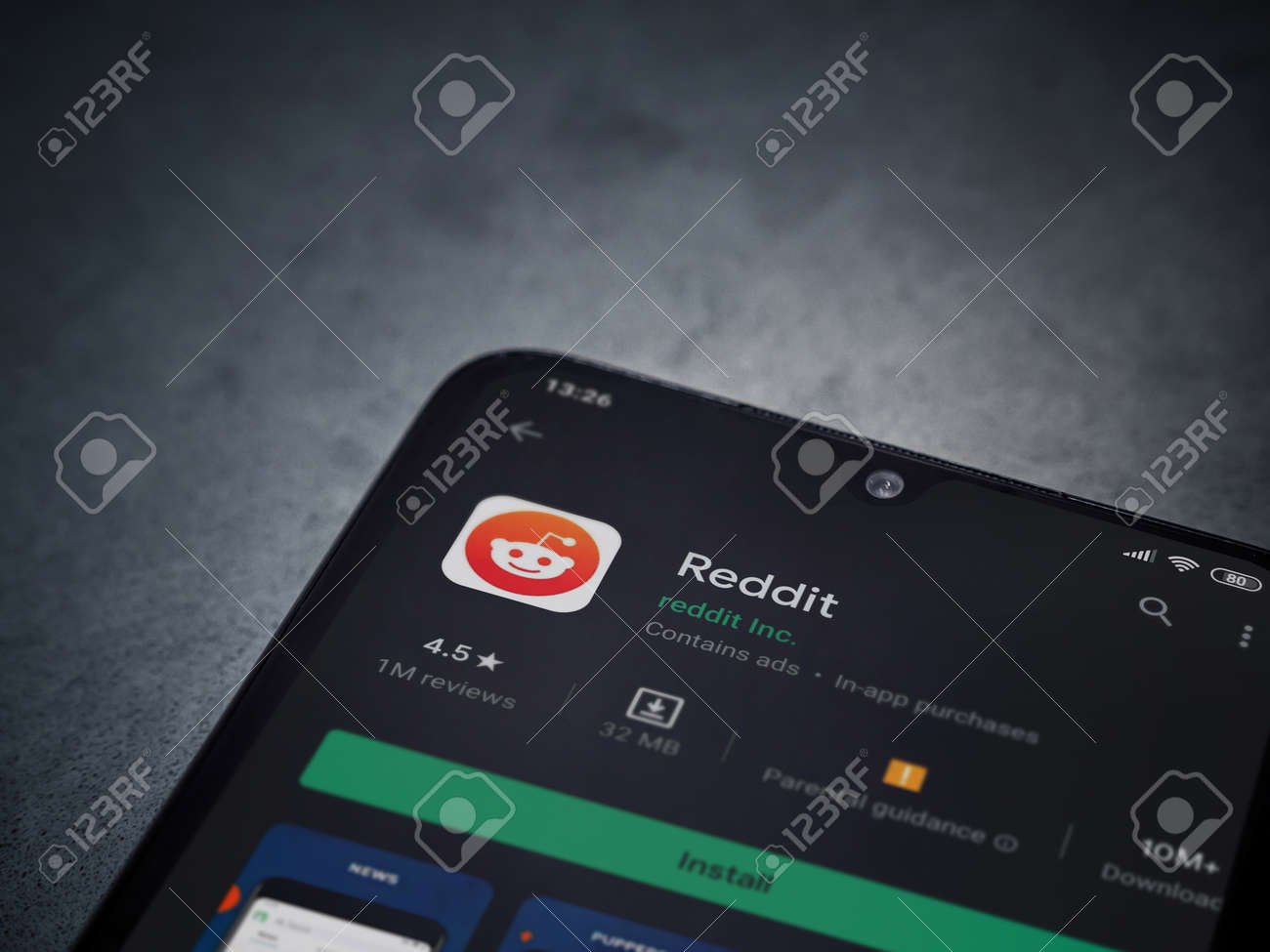 Immagini Stock - Lod, Israele - 8 Luglio 2020: Pagina Del Negozio Di  Riproduzione Dell'app Reddit Sul Display Di Uno Smartphone Mobile Nero Su  Sfondo Di Pietra Di Marmo Scuro. Vista Dall'alto