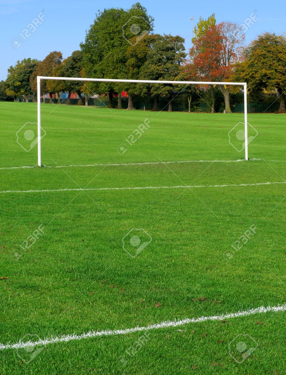 イギリスのフットボール ピッチ ゴールポスト公園内 の写真素材 画像素材 Image