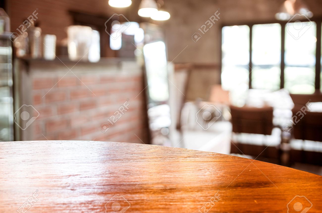 Vaciar Mesa Redonda En La Cafetería Fondo Borroso De Luz Vaciar Mesa Redonda En La Cafetería Fondo Borroso De Luz