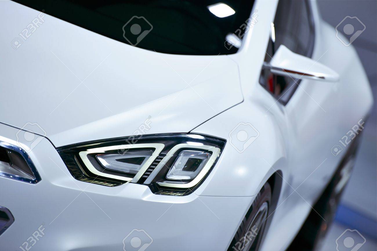 白コンセプトカーは Led のヘッドライト 交通機関の未来 車の写真のコレクションです の写真素材 画像素材 Image 1270