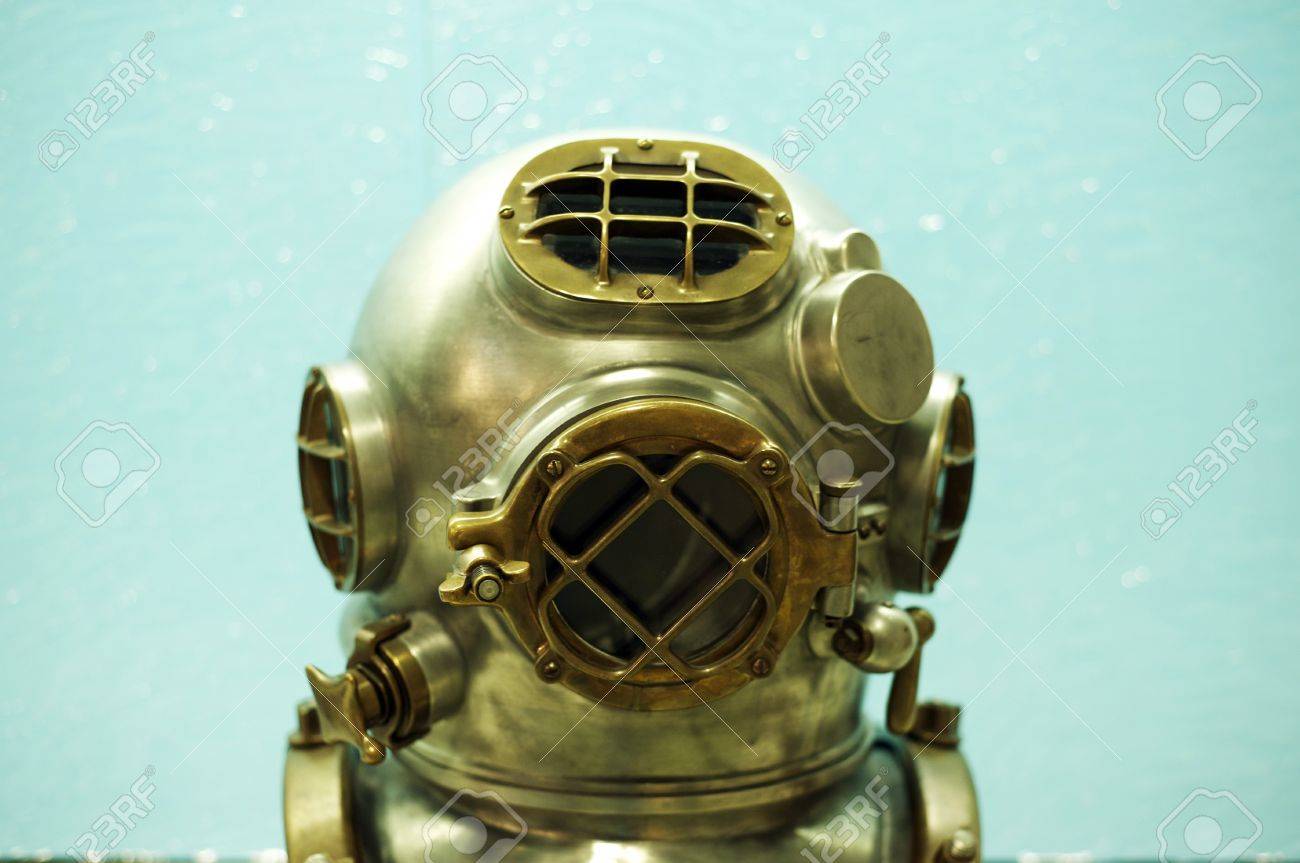 ヴィンテージ深海ダイバー、金属製のヘルメット。ビンテージ潜水