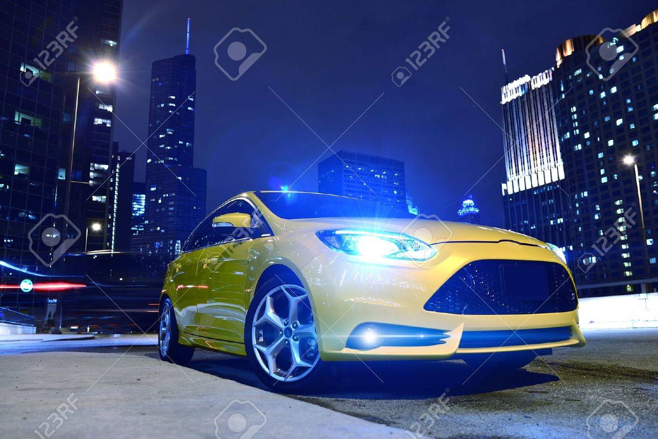 パフォーマンス黄色のダウンタウンで車をシカゴ 猛烈な勢いで 夜 都会的なデザインの車 パフォーマンスの車の写真のコレクション の写真素材 画像素材 Image パフォーマンス黄色のダウンタウンで車をシカゴ 猛烈な勢いで 夜 都会的なデザインの車 パフォーマンスの車の写真のコレクション の写真素材 画像素材 Image