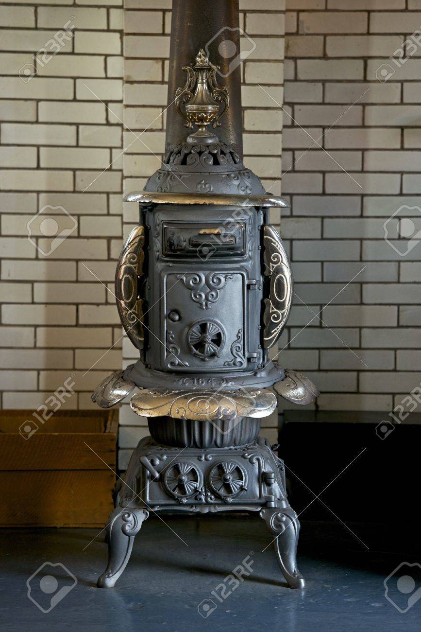 Antique Iron Base Burner Stove Vintage Burner Stove Vertical P O Stock P O 24009861 Antique Iron Base Burner Stove Vintage Burner Stove Vertical P O Stock P O 24009861