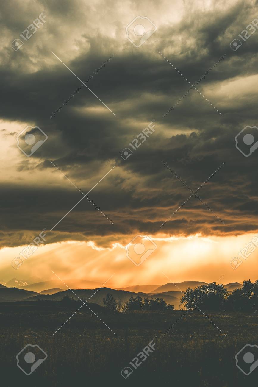 コロラド州のフロント レンジの嵐風景はアメリカ合衆国です の写真素材 画像素材 Image