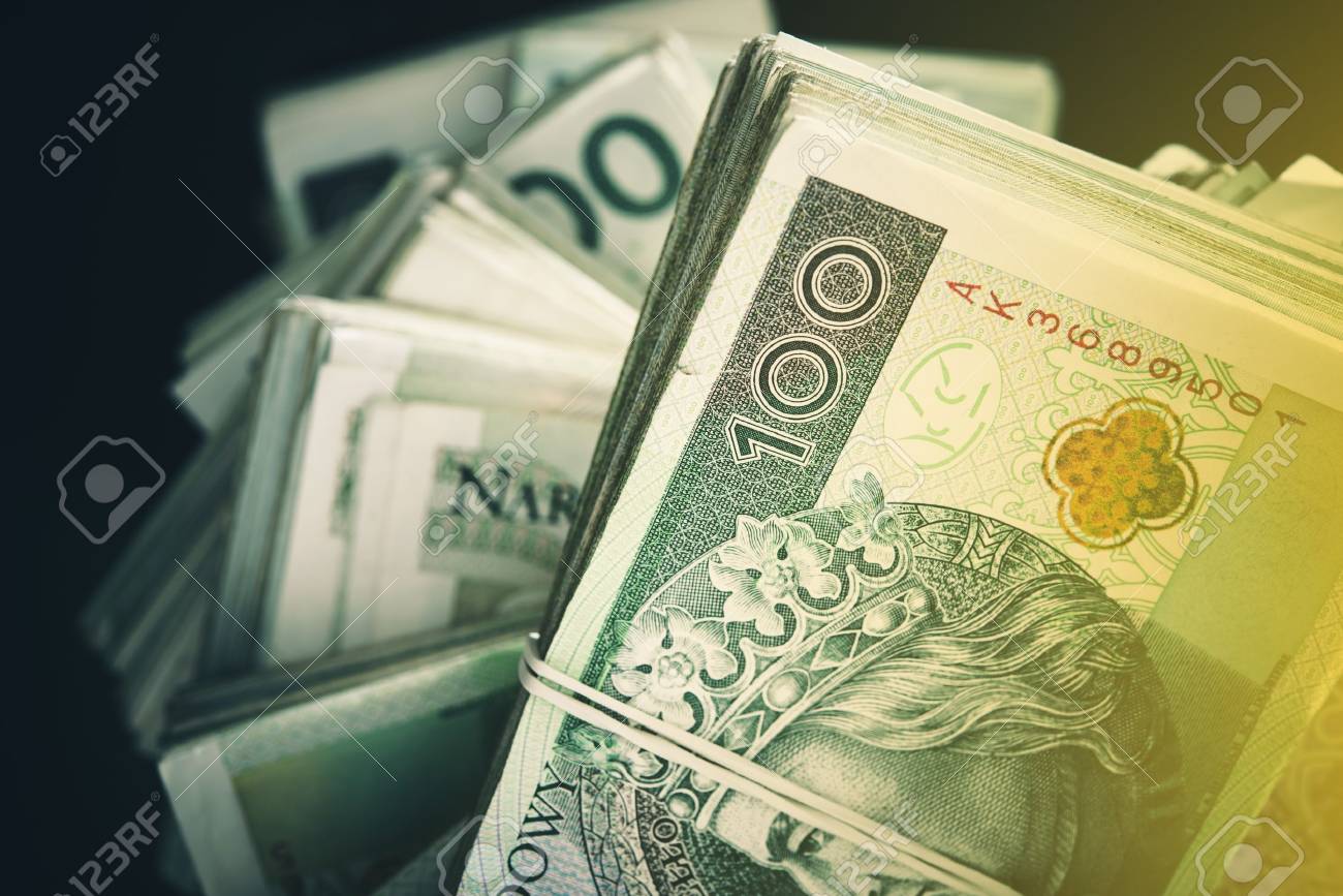 ポーランド ズウォティ 100 ズウォティ紙幣の山 現金の山 ポーランドの通貨 の写真素材 画像素材 Image ポーランド ズウォティ 100 ズウォティ紙幣の山 現金の山 ポーランドの通貨 の写真素材 画像素材 Image
