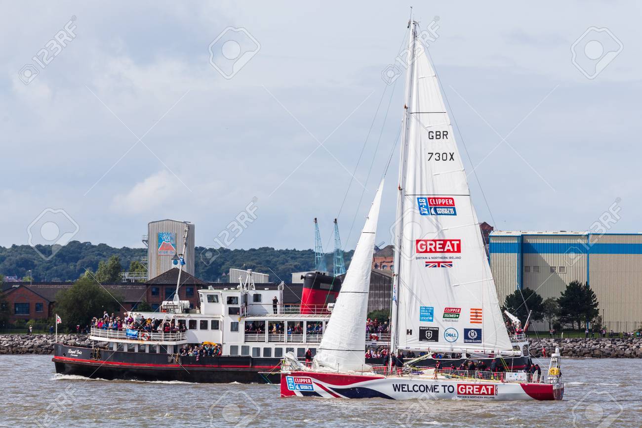 クリッパー レースのスタート前にロイヤルのアイリスの隣に愛イギリスのクリッパー船 今 11 年目 レース見て 12 グローバル チームは 70 フィートのオーシャン ヨットをレースの世界レース周り 海里で競います チーム L の写真素材 画像素材 Image