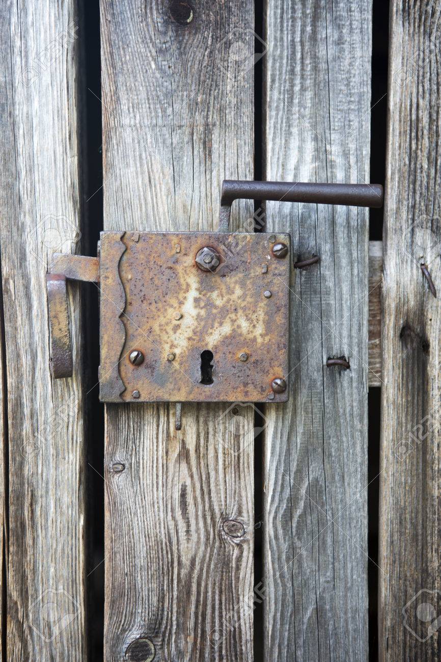 Old Rustic Wooden Entrance Door With Antique Door Handle Stock Photo old rustic wooden entrance door with antique door handle Stock Photo - 42039684 - Old Rustic Wooden Entrance Door With Antique Door Handle Stock Photo