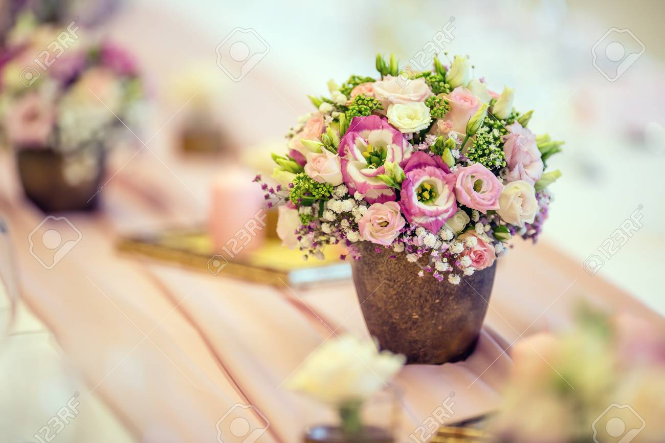 結婚式のテーブルの設定 美しいテーブルな花といくつかのお祭りイベント パーティーや結婚披露宴のためのガラスコップ の写真素材 画像素材 Image 7434 結婚式のテーブルの設定 美しいテーブルな花といくつかのお祭りイベント パーティーや結婚披露宴のためのガラスコップ の写真素材 画像素材 Image 7434