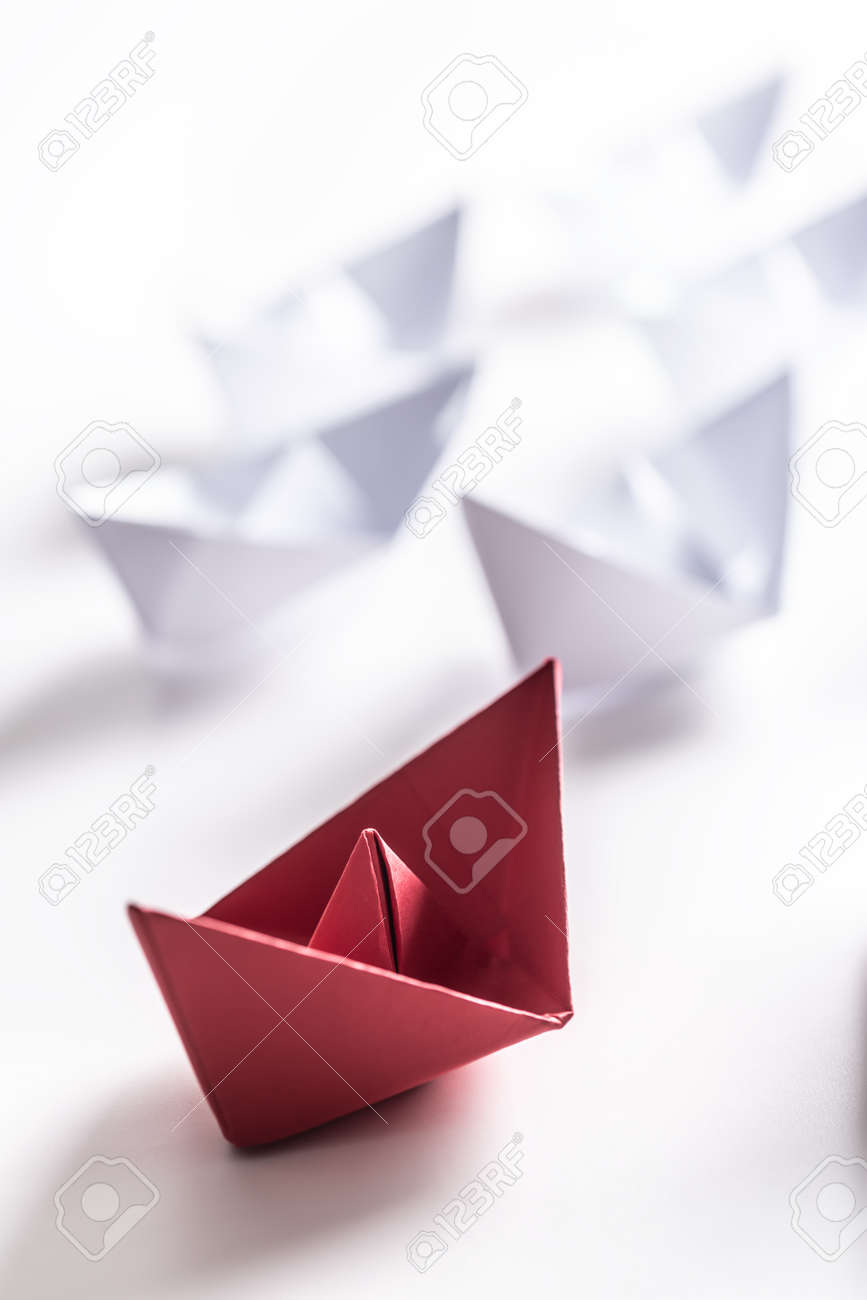 Red and white paper boats. Concept of leadership boats for teamwork group or success. - 154151888 Red and white paper boats. Concept of leadership boats for teamwork group or success. - 154151888