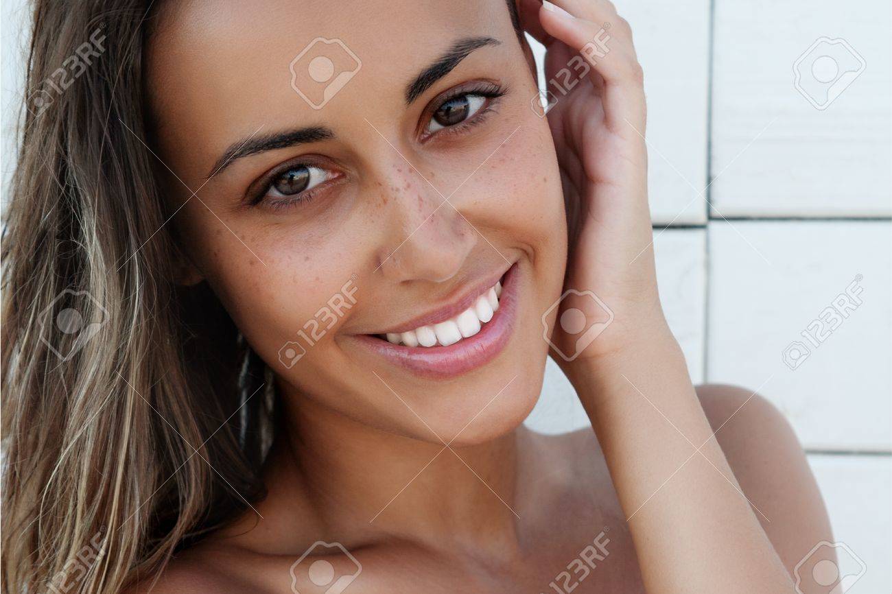 model natural nude photo Puffy pussy mounds