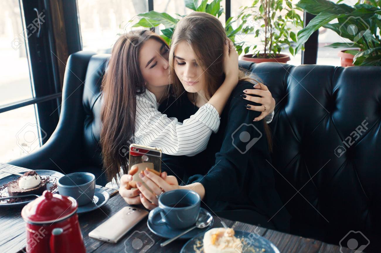 teens and coffee Wall paper stripper