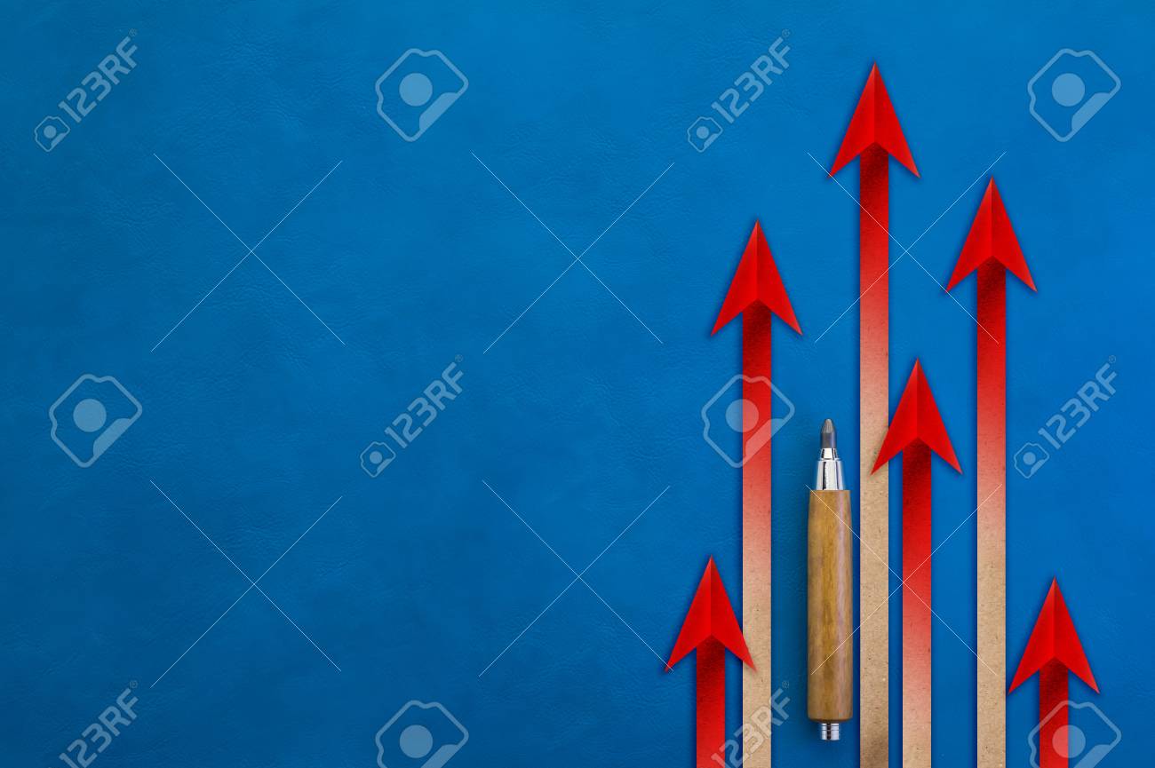 赤い矢印のリーダー ビジネス コンセプトです イラスト事業 青の背景にスポーツ競争 矢印のテキストの無料コピー スペースと立ち上がり の写真素材 画像素材 Image
