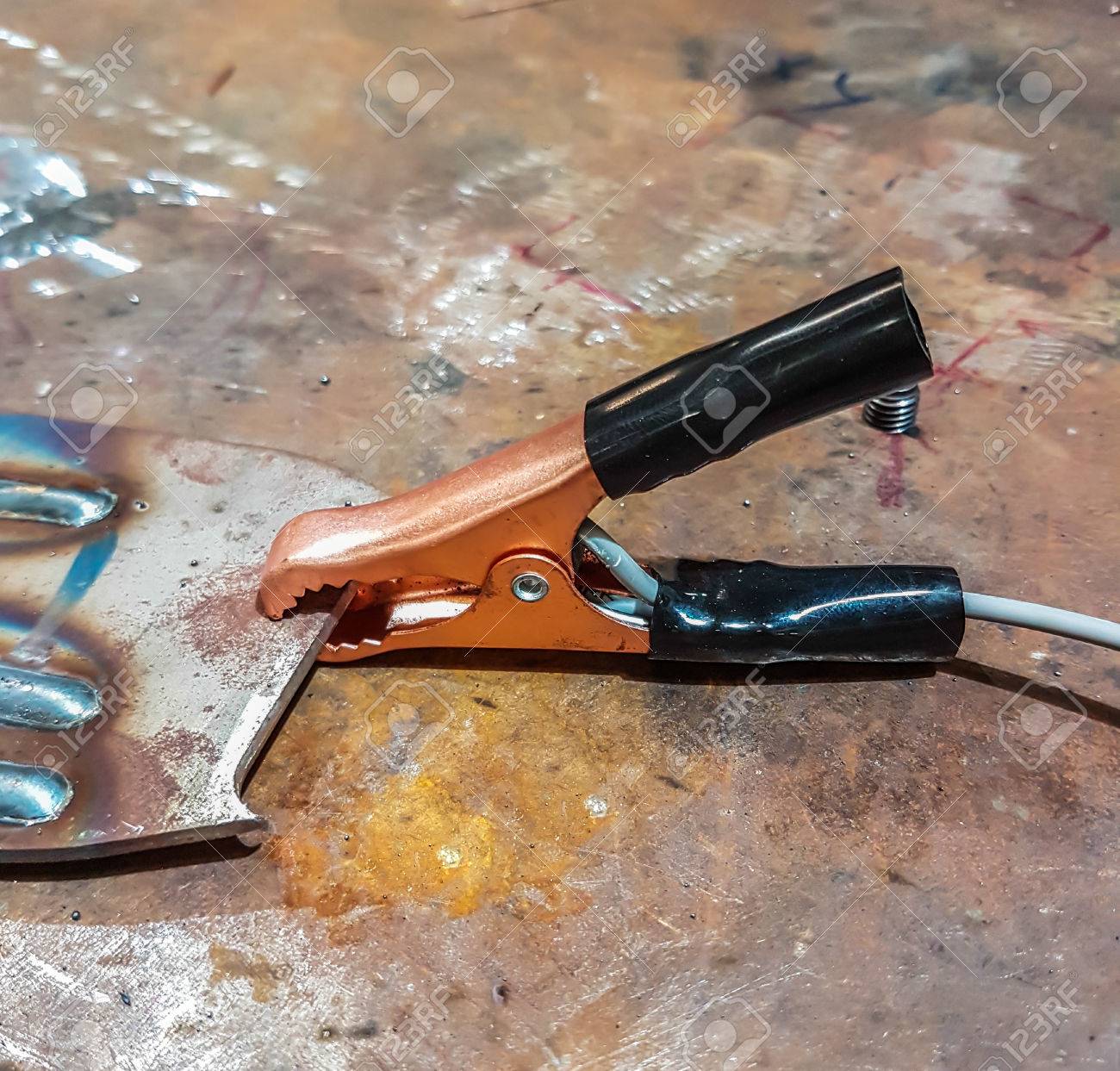 De Para La Máquina De Soldadura Fábrica Fotos, Retratos, Imágenes Y De Archivo Libres De Derecho. Image 82368581.