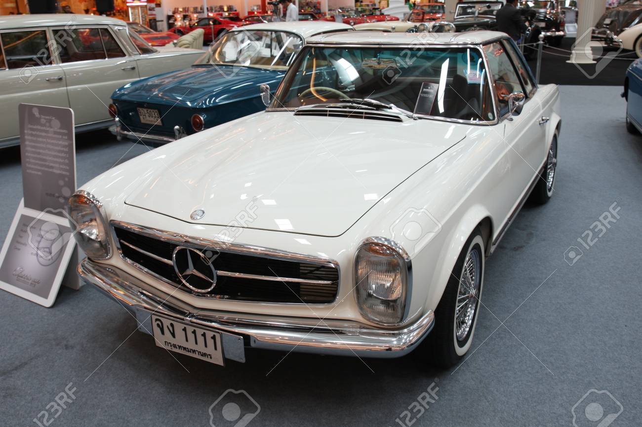 Bangkok Feb 08 Mercedes Benz 230sl Pagoda On Display At Classic