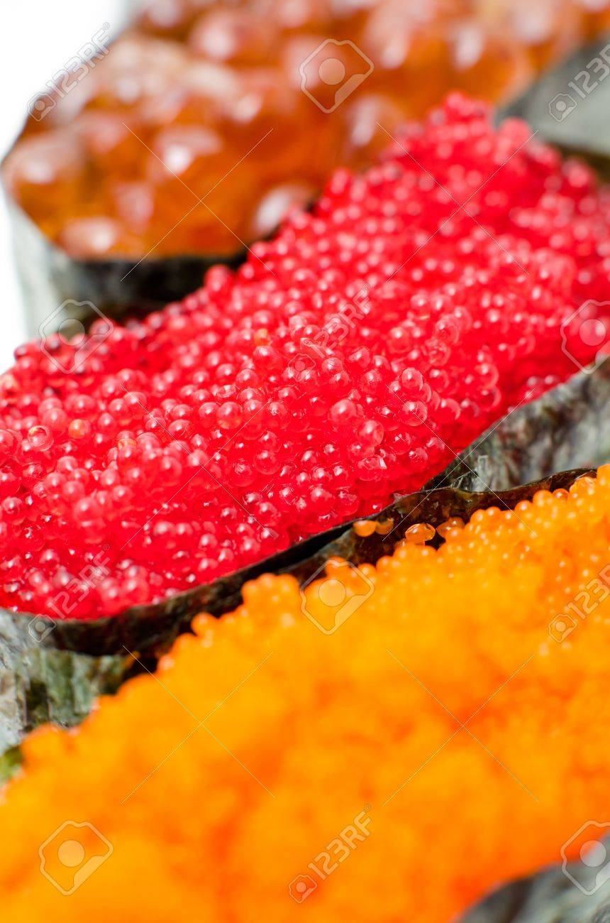 キャビアの種類を詰めた寿司マクロ の写真素材 画像素材 Image