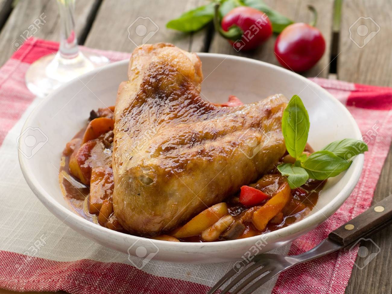 крылья индейки в духовке. индюшатина рецепты. курица в духовке. индейка в духовке. индюшатина рецепты.