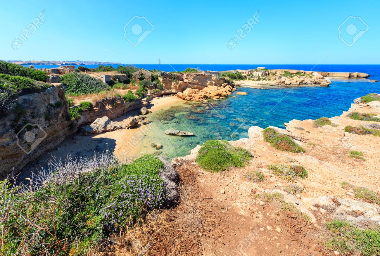 Spiaggia Massolivieri Plage Ete Paysage De La Mer Siracusa Sicile Italie Les Gens Meconnaissables Banque D Images Et Photos Libres De Droits Image