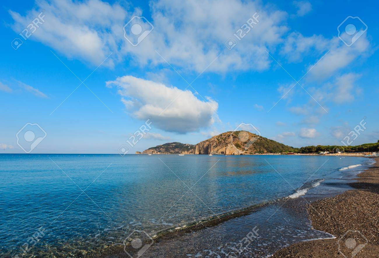 美しいティレニア海の海岸線の風景です チレントおよびヴァッロ ディ ディアーノ国立公園 サレルノ イタリア の写真素材 画像素材 Image