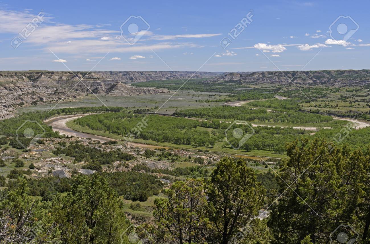 リトル ミズーリ川ノースダコタ州のセオドア ルーズベルト国立公園内のオックスボー ベンド の写真素材 画像素材 Image