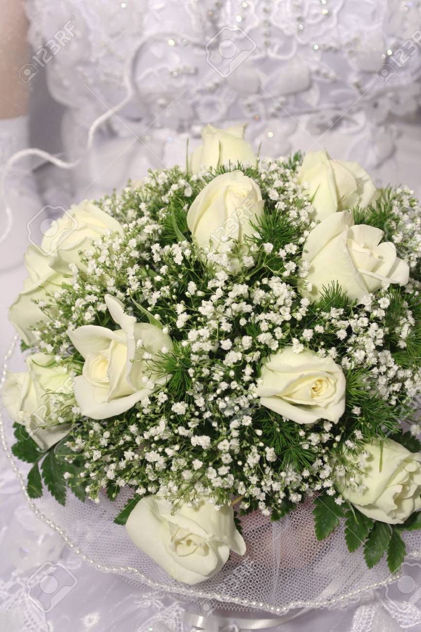 Mariée Mariage Blanc Avec Bouquet De Fleurs