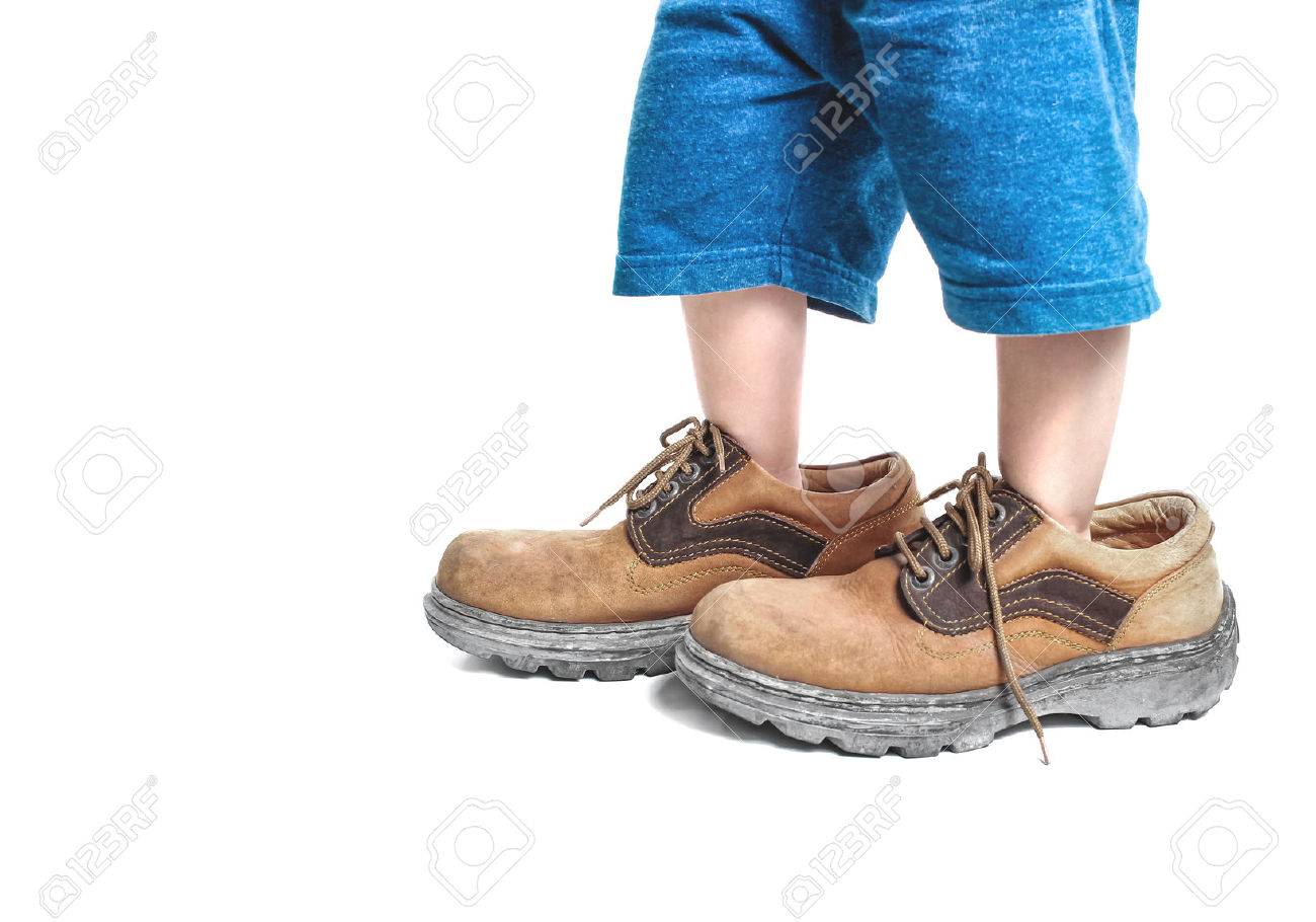 Hombre con zapatos grandes Clearance