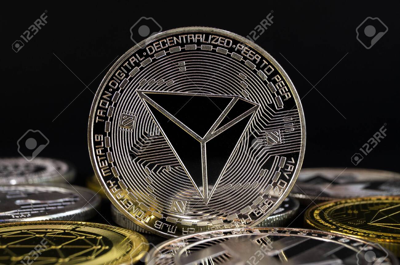 Tron TRX는 현대적인 교환 방식이며 이 암호화폐는 금융에서 편리한 결제 수단입니다. 로열티 무료 사진, 그림, 이미지 그리고  스톡포토그래피. Image 134354107