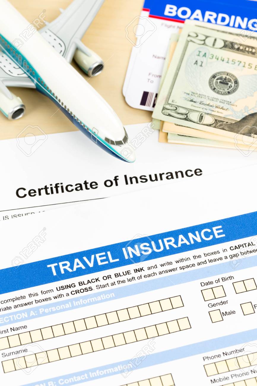 Formulario De Solicitud De Seguro De Viaje Con El Modelo De Avion Y Tarjeta De Embarque Fotos Retratos Imagenes Y Fotografia De Archivo Libres De Derecho Image 28965728