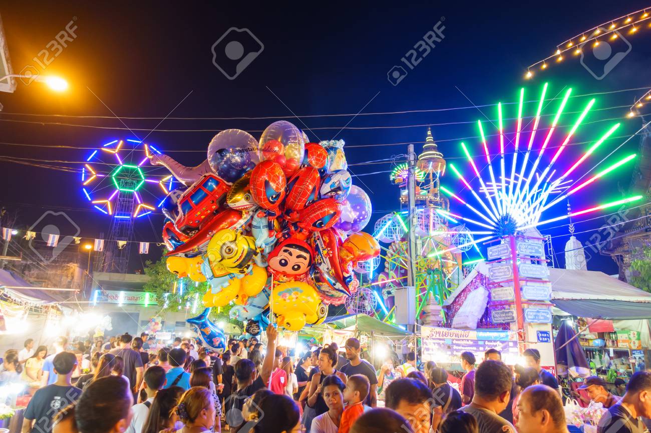 バンコク タイ王国 17 年 3 月 5 日 観覧車や夜市の寺院の装飾 の写真素材 画像素材 Image バンコク タイ王国 17 年 3 月 5 日 観覧車や夜市の寺院の装飾 の写真素材 画像素材 Image