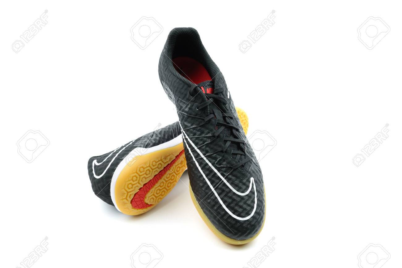 nike football shoes 2016