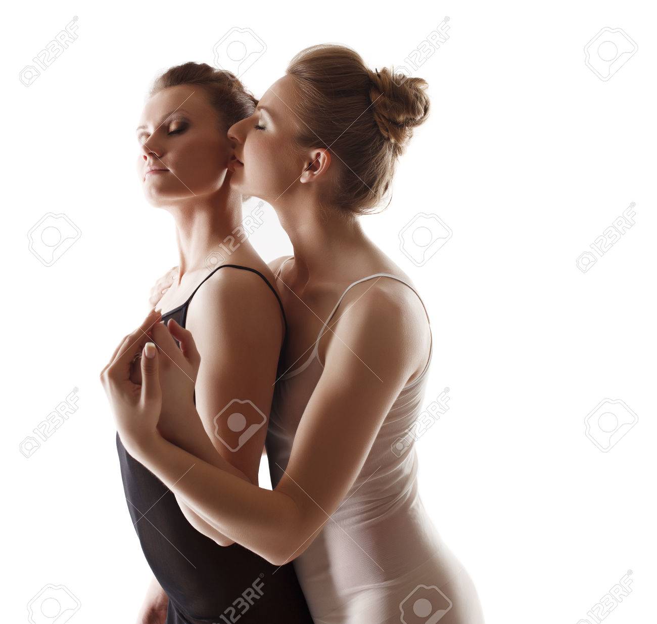 Concepto De Sexo. Mujer Bonita Que Besa Suavemente A Su Pareja En El Oído  Fotos, retratos, imágenes y fotografía de archivo libres de derecho. Image  44393798