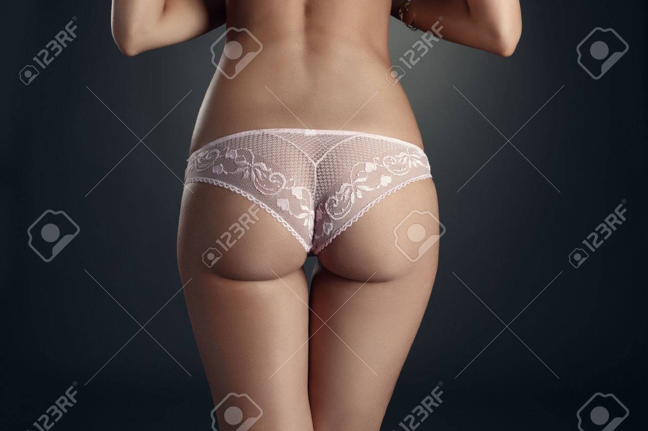 chicas en calzones de encaje