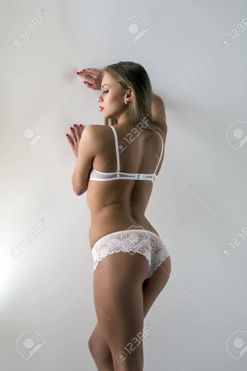 modelos en ropa interior de encaje