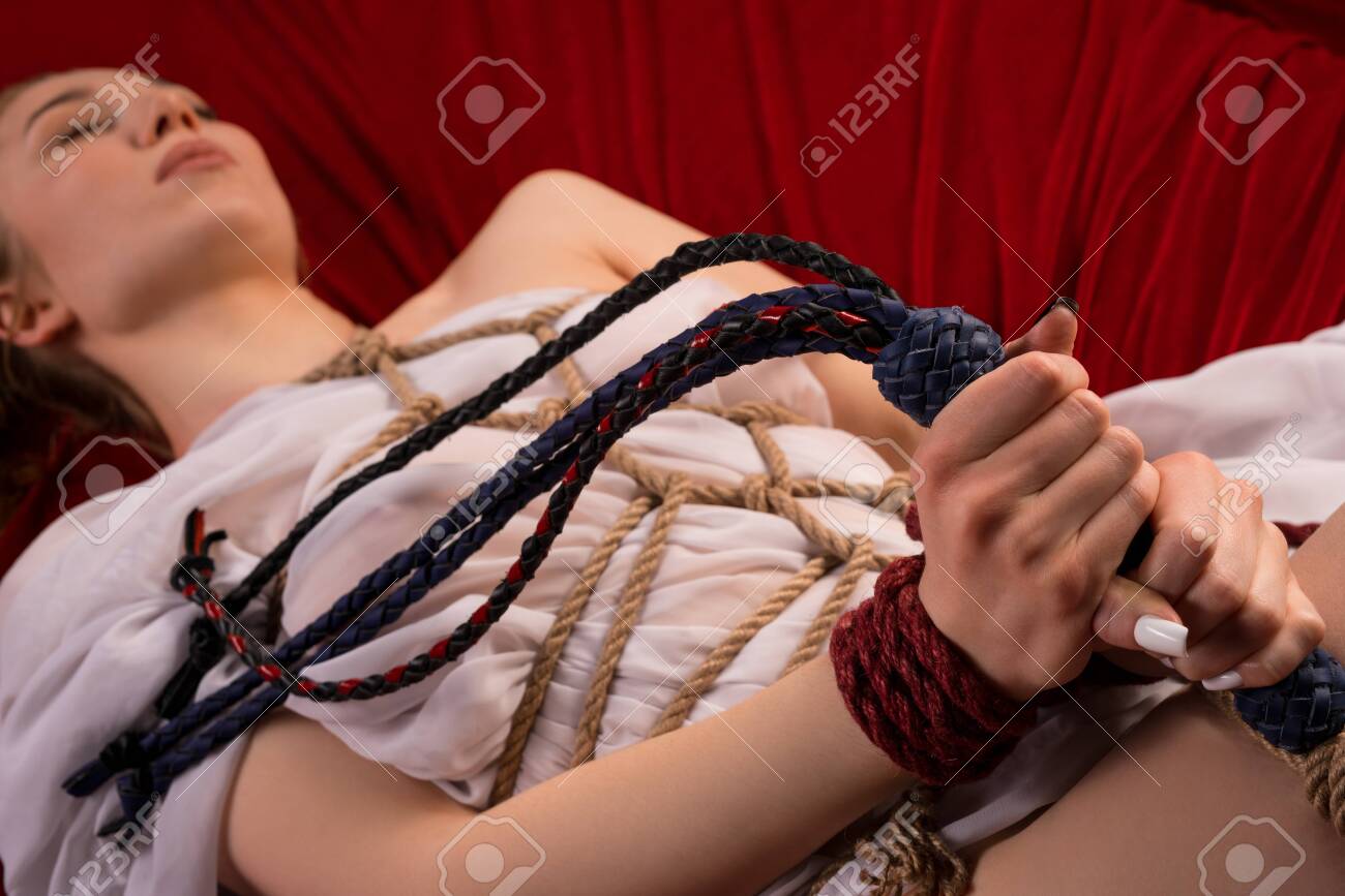 shibari girls 若い女の子のシバリスタイルショットの写真素材・画像素材 Image 144764672